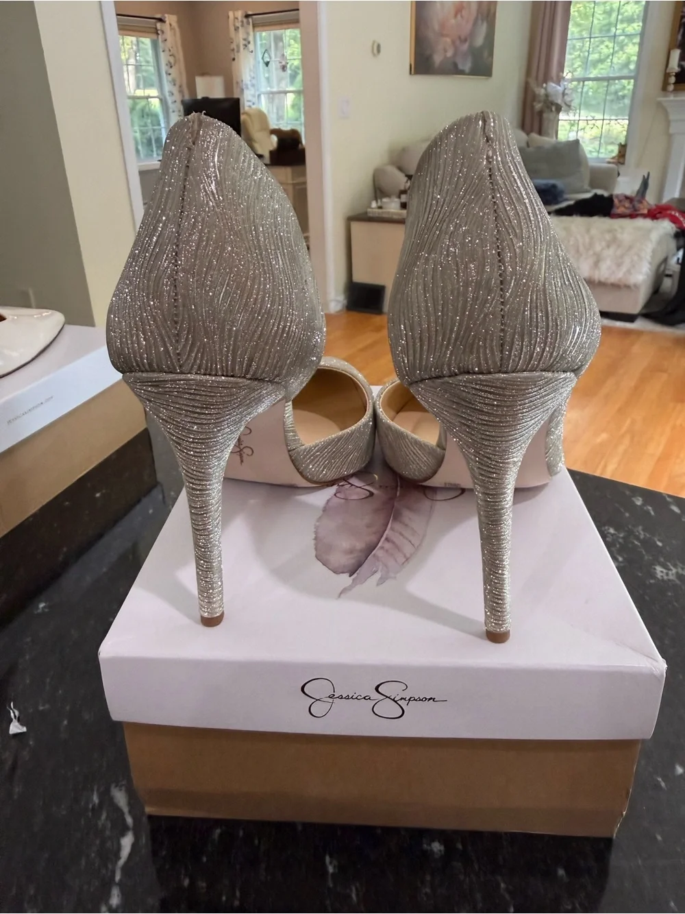 Jessica Simpson sparkling light